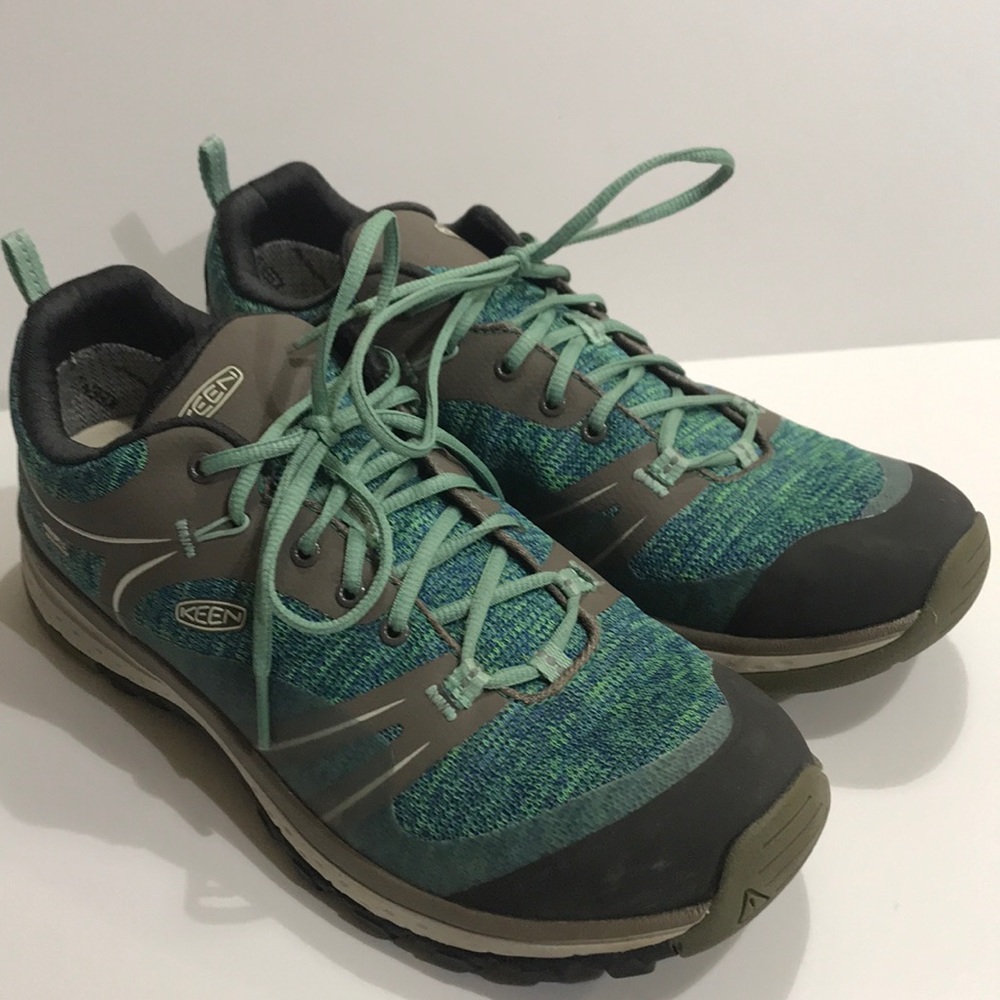 Keen waterproof hiking shoe 10